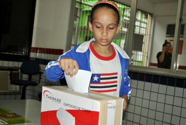 menina vota em novo nome de escola no maranhao