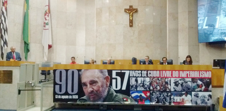 PCdoB: Fidel Castro está presente!