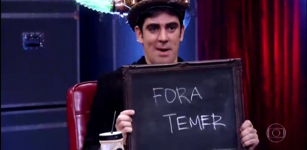 Marcelo-adnet-escreve-fora-temer-durante-brincadeira-com-alexandre-nero-no-adnight