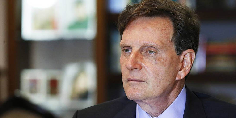 marcelo-crivella-com-sono