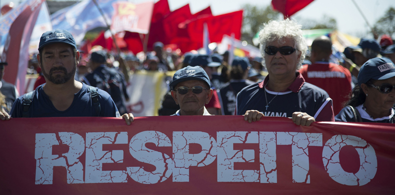 MCJR_servidores-publicos-federais-em-greve-protestam-na-Esplanada-dos-Ministerios_050820150001