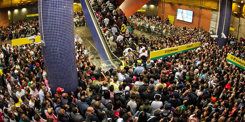 metro pinheiros lotado