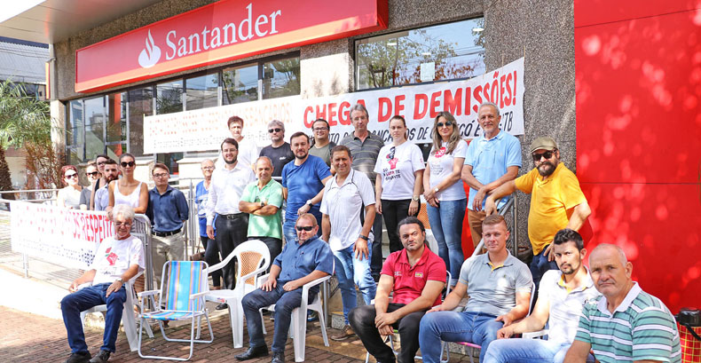 chapeco-protesto_contra_demissoes_santander
