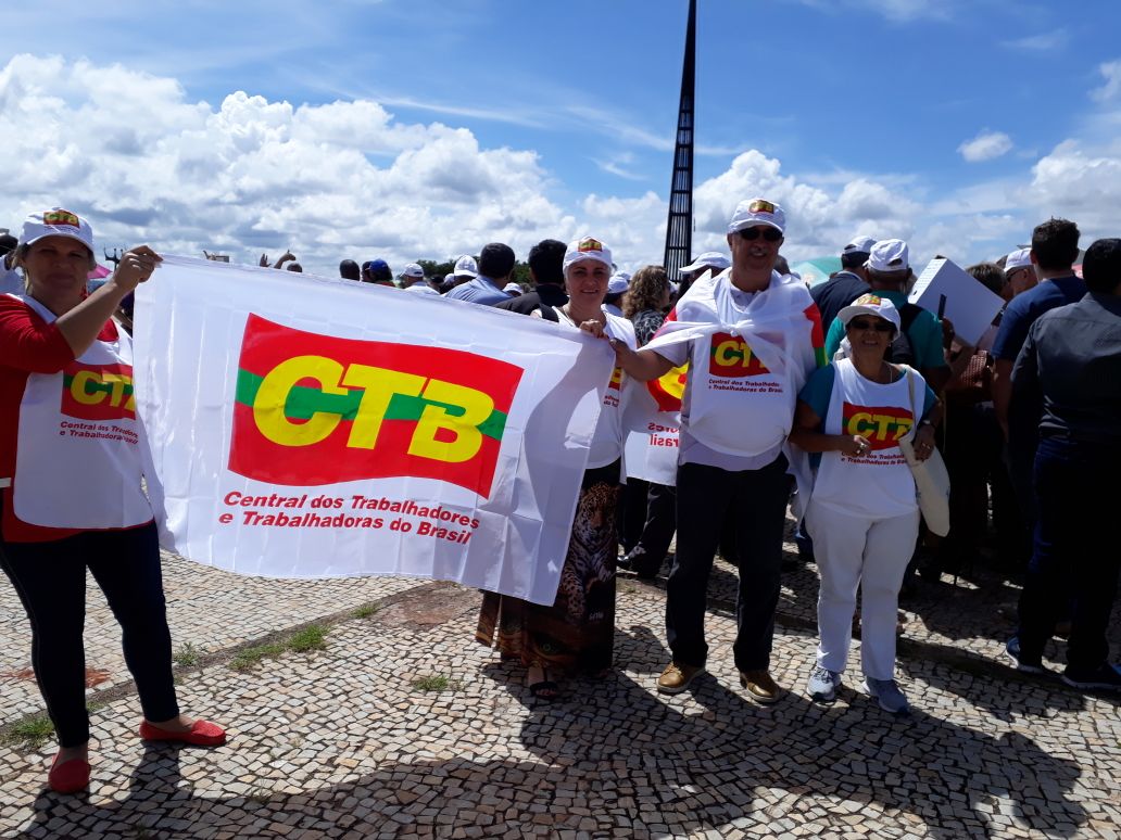 plenaria-saude-brasilia-entrega-peticao-sus-stf-2018-04-05-ctb