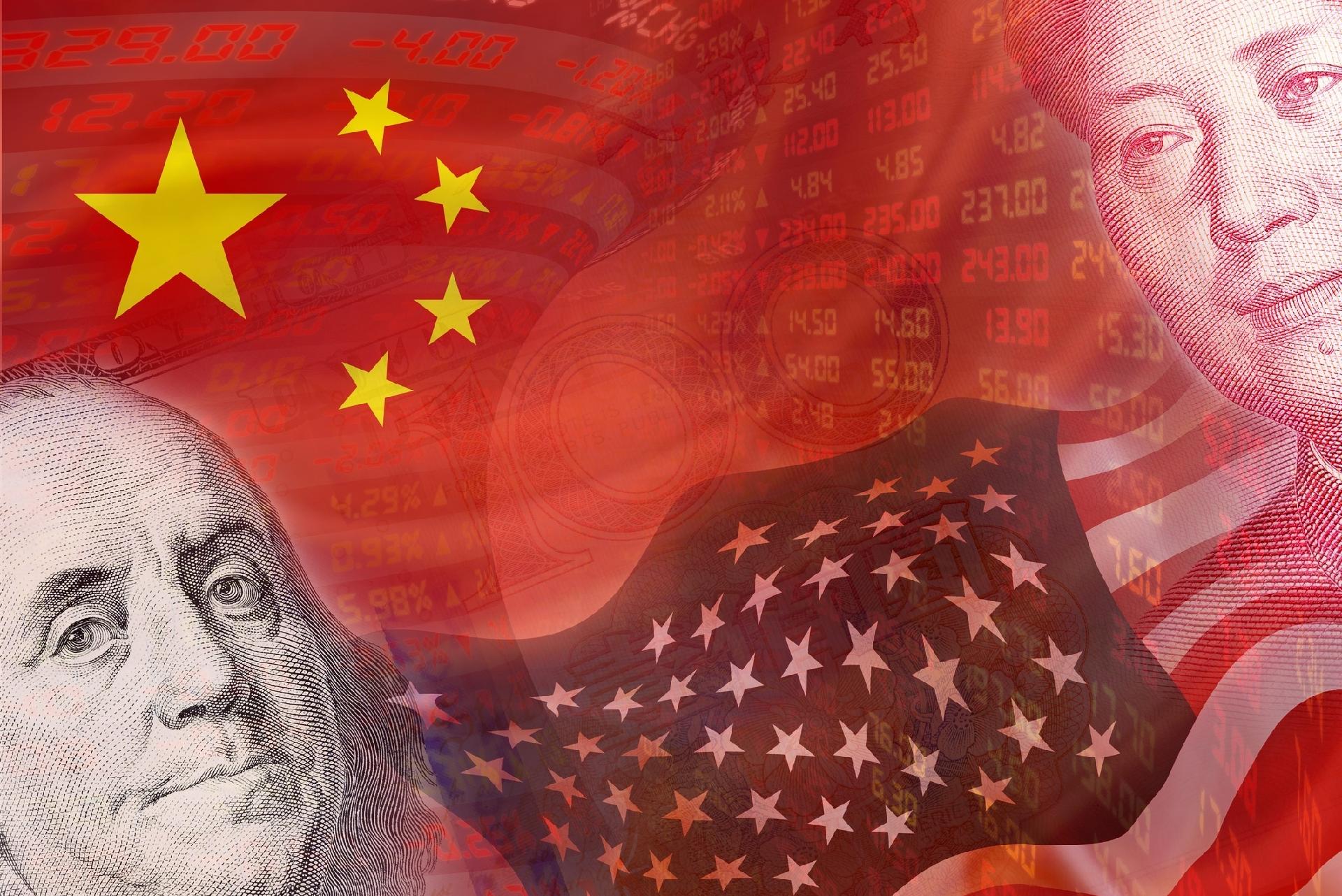 bandeiras-dos-eua-e-da-china-e-faces-de-benjamin-franklin-e-mao-zedong-1536937873327_v2_1920x1282