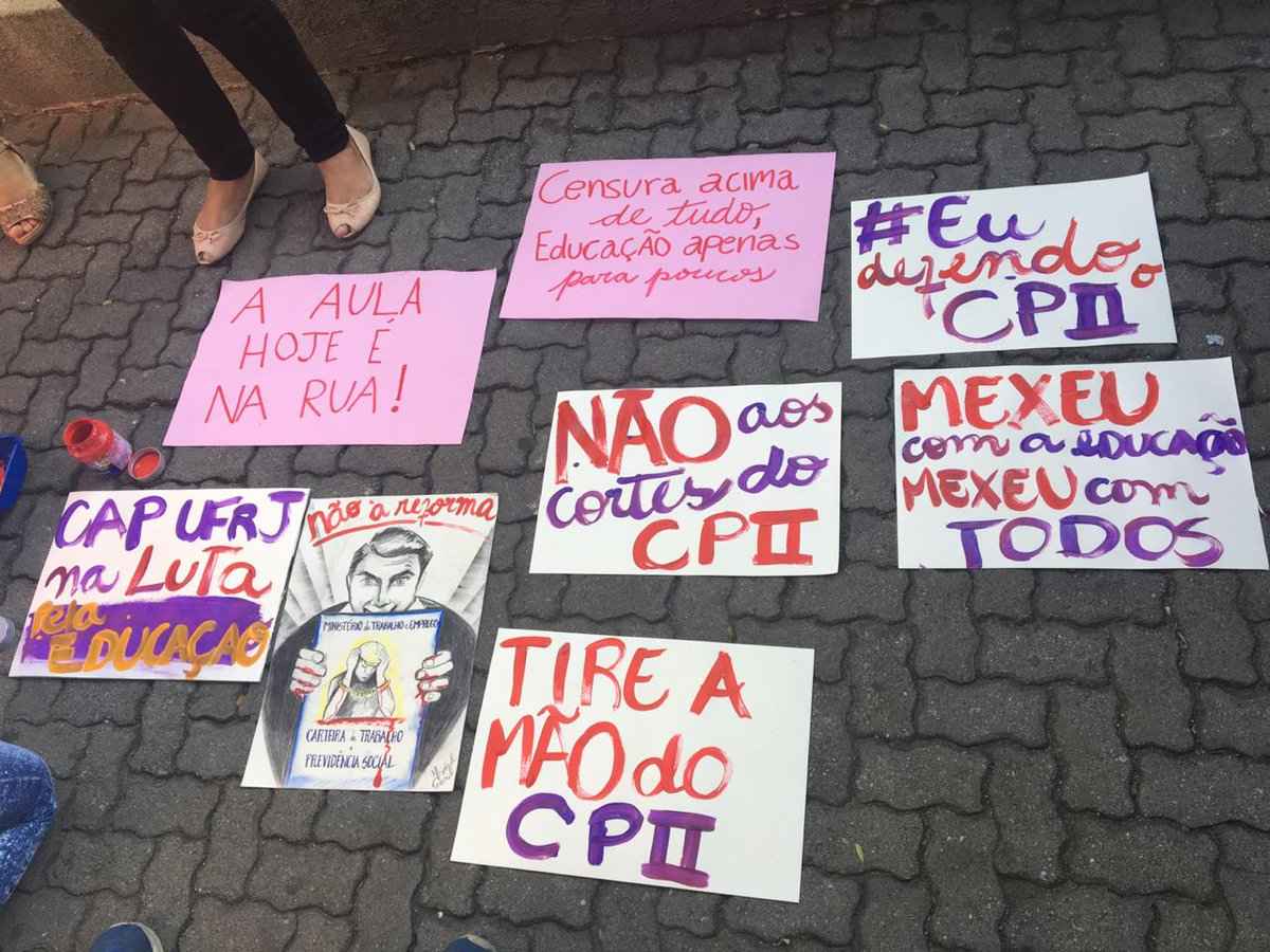 estudantes_protestam_contra_bolsonaro_no_rio
