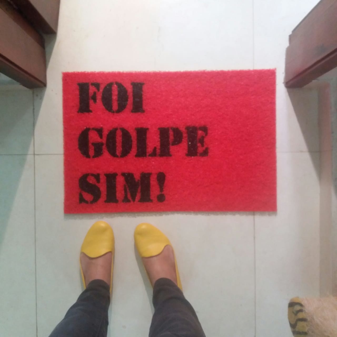 golpe-sim-vermelho-capacho-personalizado