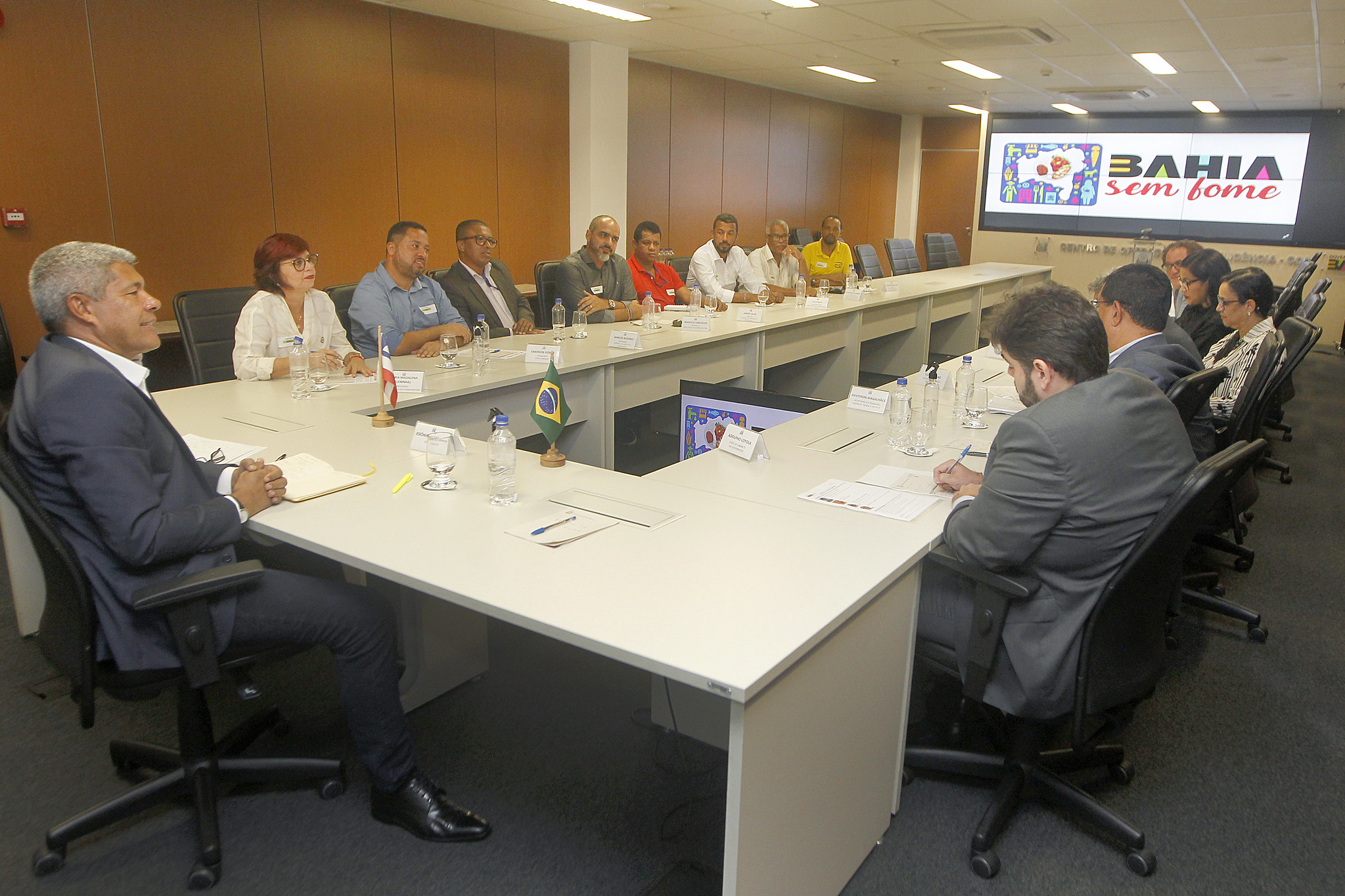 Jerônimo vai instalar mesa permanente com sindicalistas