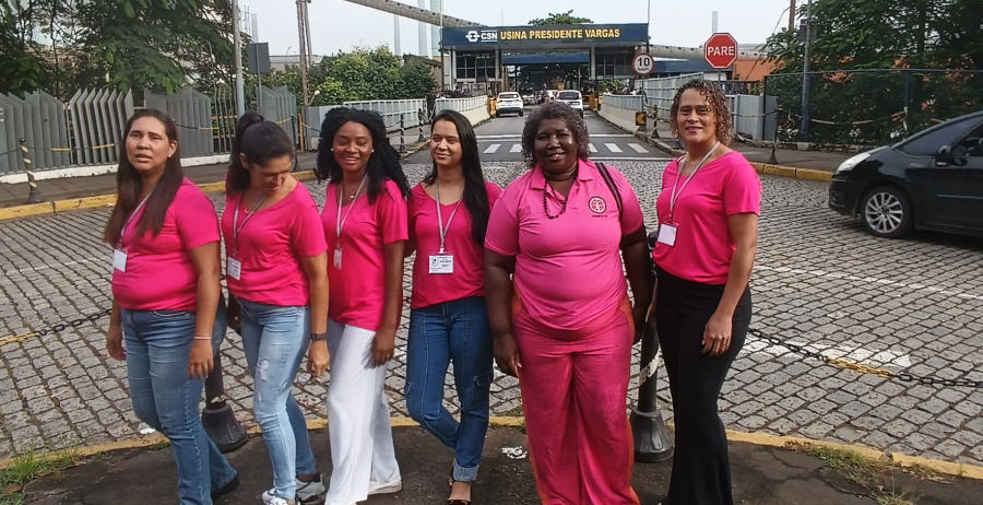 Mulheres da CTB fazem ato em frente à CSN