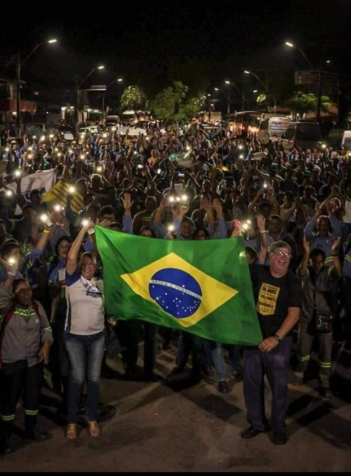Funcionários da Hydro protestam contra demissões