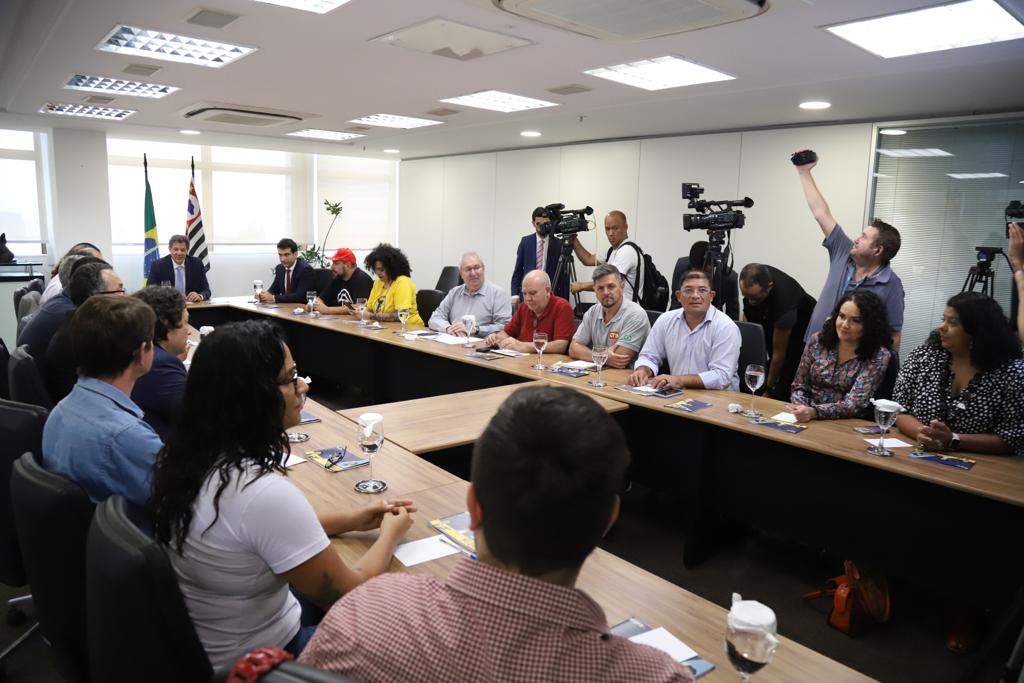Haddad se reúne com centrais sindicais em SP