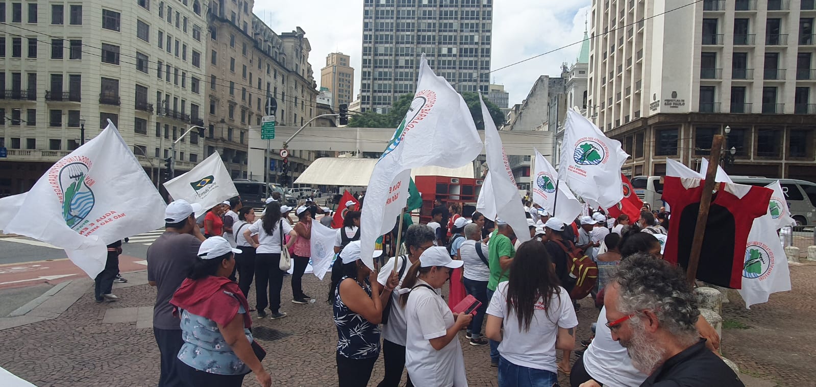 Sintaema e MAB protestam em frente à Prefeitura de SP