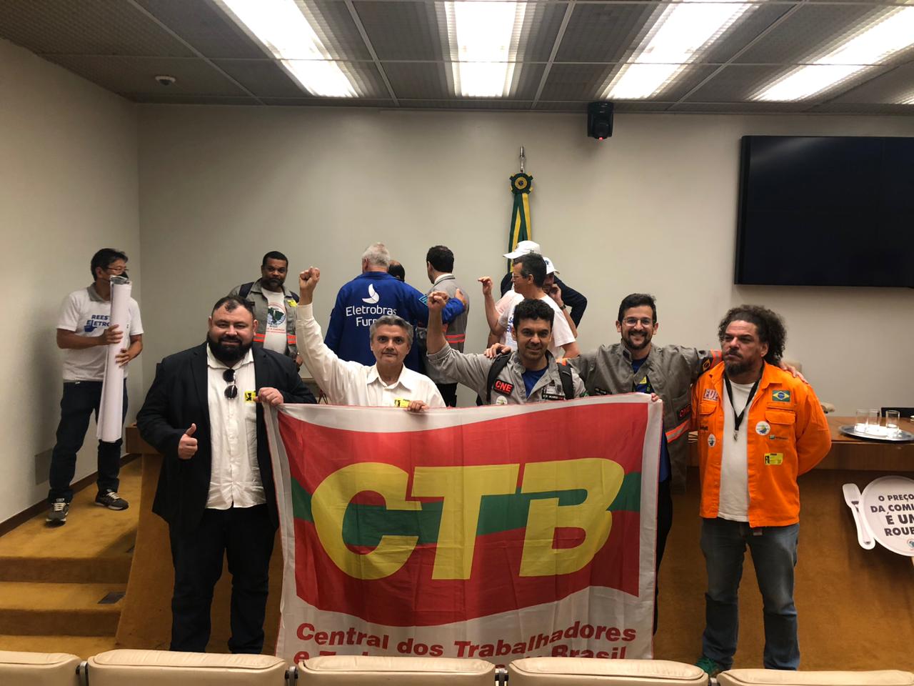CTB participa de lançamento de frente parlamentar pela reestatização da Eletrobras