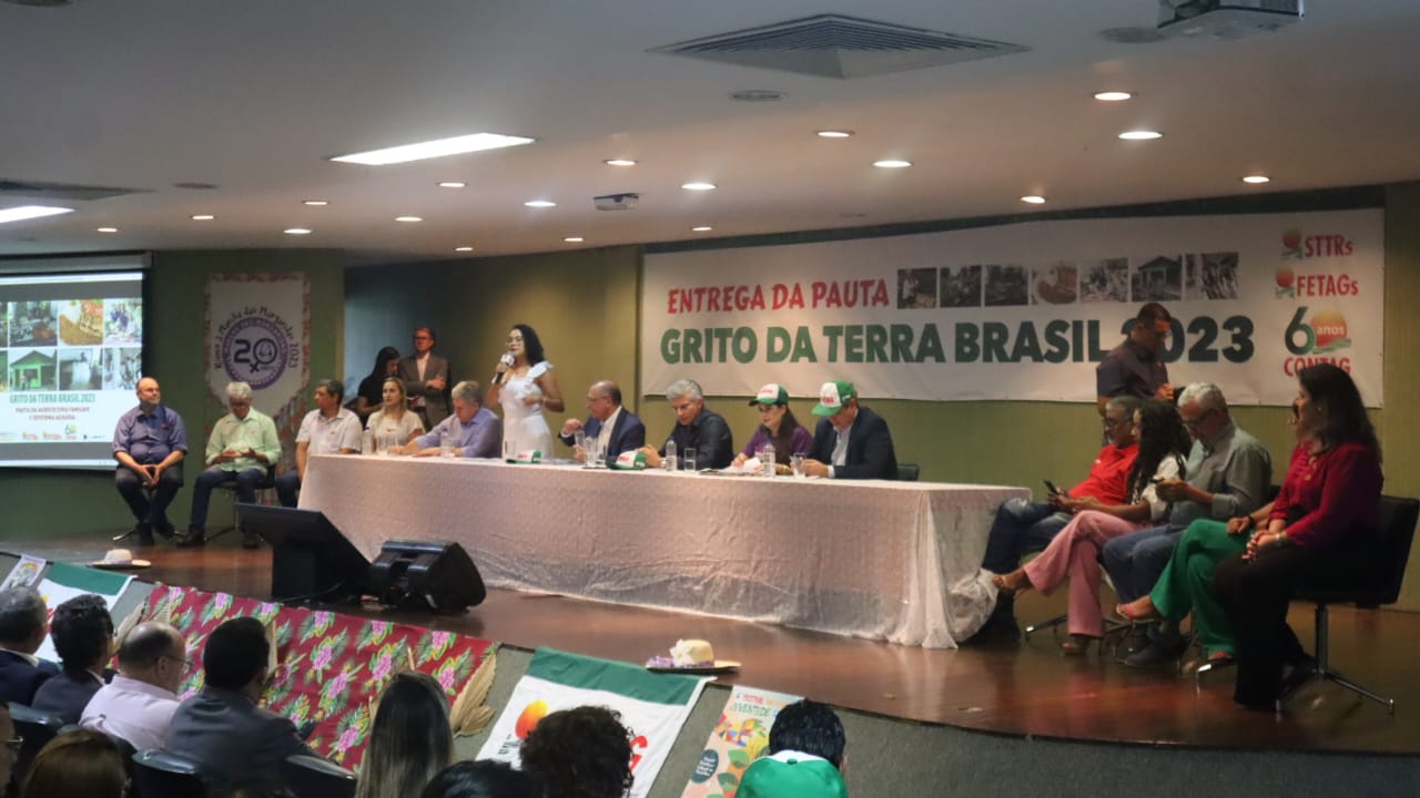 Vânia Marques discursa no Grito da Terra Brasil 2023