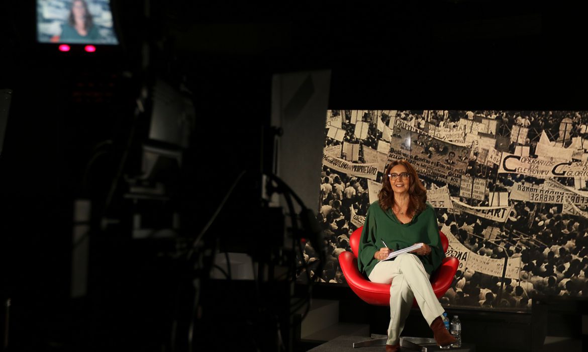 Jornalista Cristina Serra apresentará especial