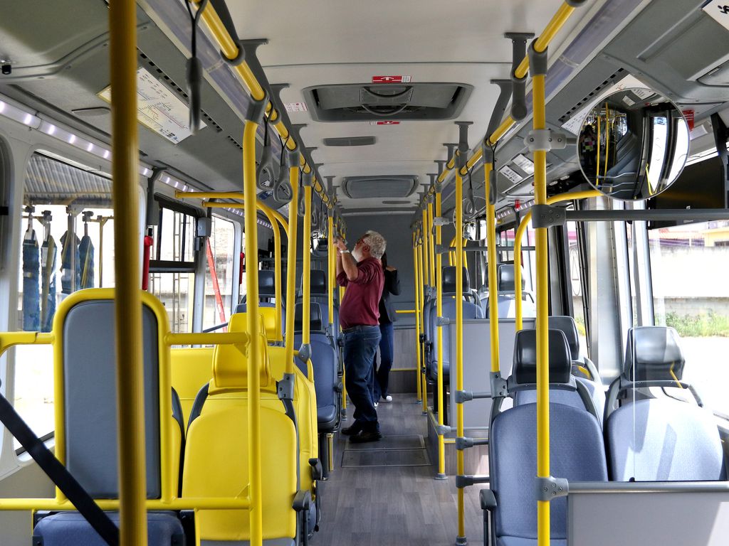 Interior de ônibus urbano