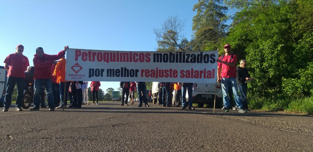 Trabalhadores/as Petroquímicos em Campanha Salarial realizam manifestação no Polo Petroquímico