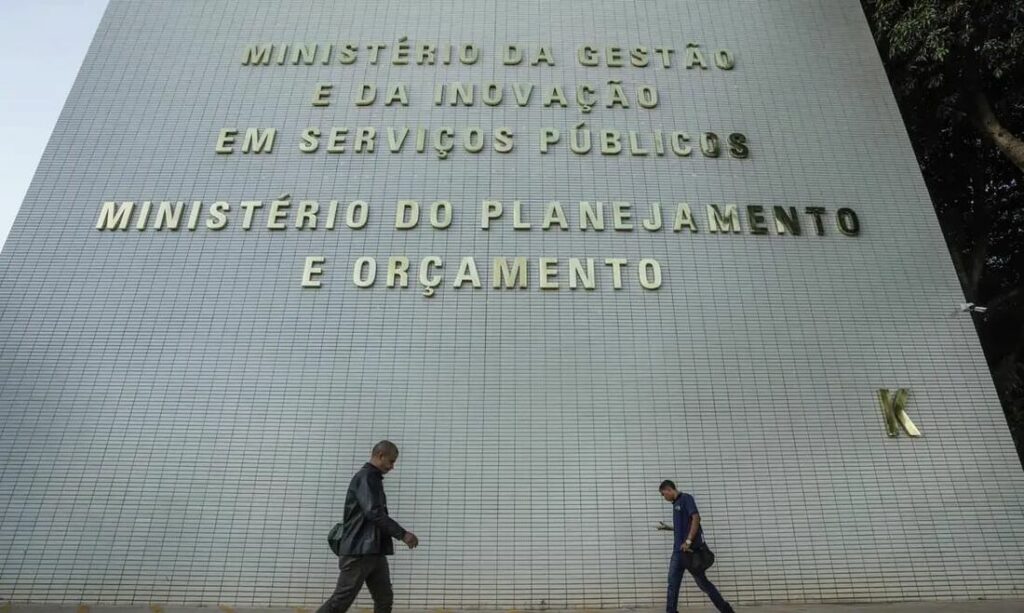 Movimentos sociais e servidores se mobilizam contra a criação do cargo de ATDS e em defesa da ERCE